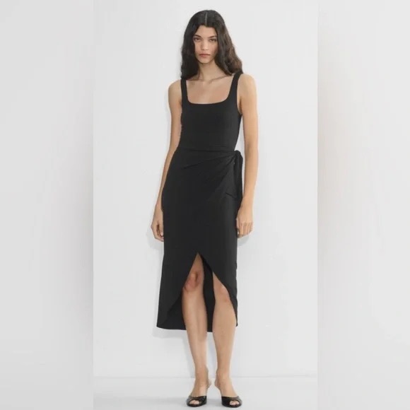 Aritzia Dresses & Skirts - Aritzia Black Wrap Midi Dress